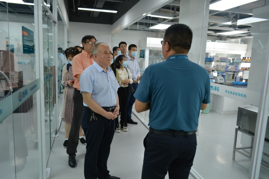 我校名师教学团队联合川菜工业化技术研究院开展企业调研交流